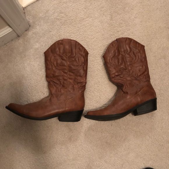 Cowgirl Boots - Picture 1 of 4